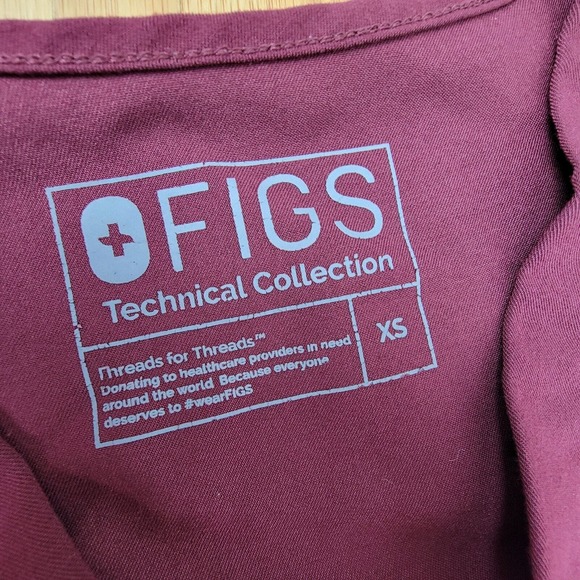 FIGS Technical Collection Scrub Top Women XS Burgundy Casma Three Pocket Medical - Picture 3 of 5